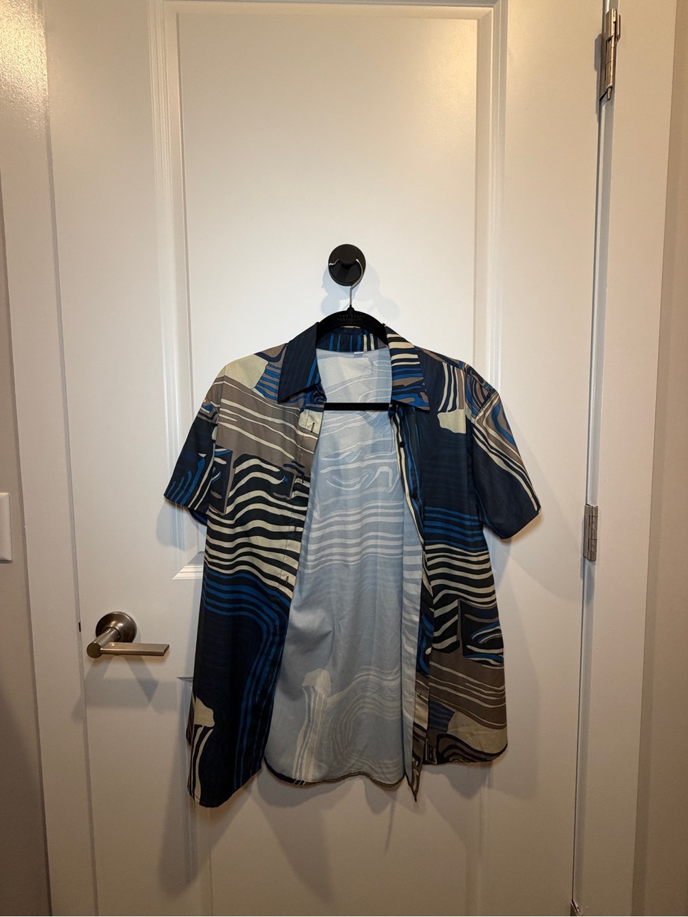 Short-Sleeve Button-Down Shirt in Navy, Blue and Tan